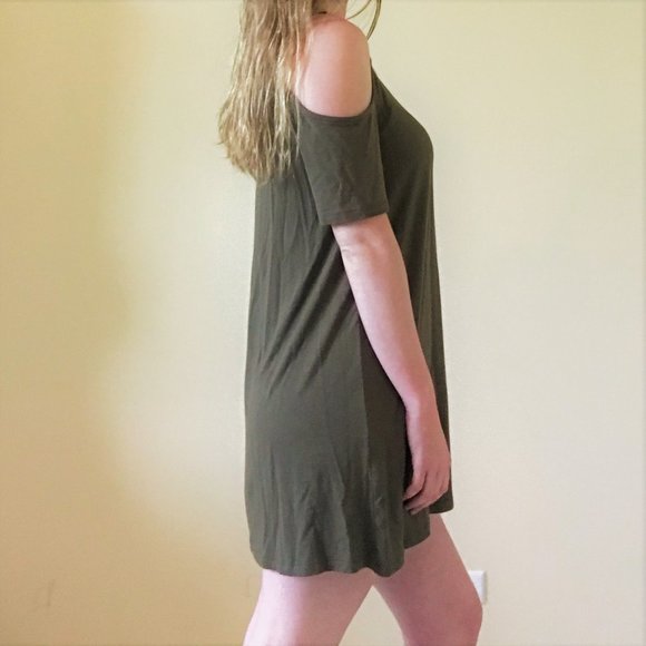 Stylish and Stretchy Olive Green Mini-Dress - Picture 4 of 6